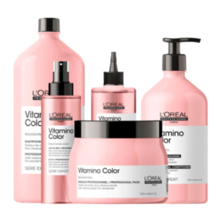 L'Oréal Professionnel Vitamino Color: Protección y Brillo para Cabello Teñido Línea completa de productos L'Oréal Professionnel Vitamino Color para cabello teñido. Incluye champú, acondicionador, mascarilla y spray protector en envases rosados con detalles negros y blancos, diseñados para mantener la intensidad del color y aportar brillo.
